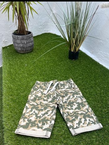 Très beau short militaire neuf taille 12 ans