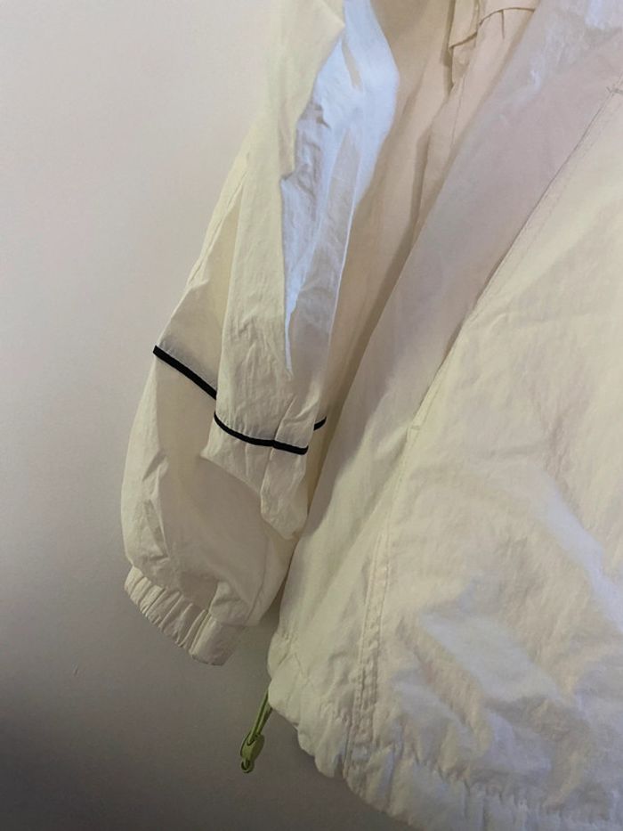 Haut imperméable coupe vent avec capuche Pull & Bear taille S Neuf - photo numéro 2