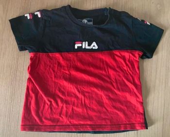 Tee-shirts noir et rouge