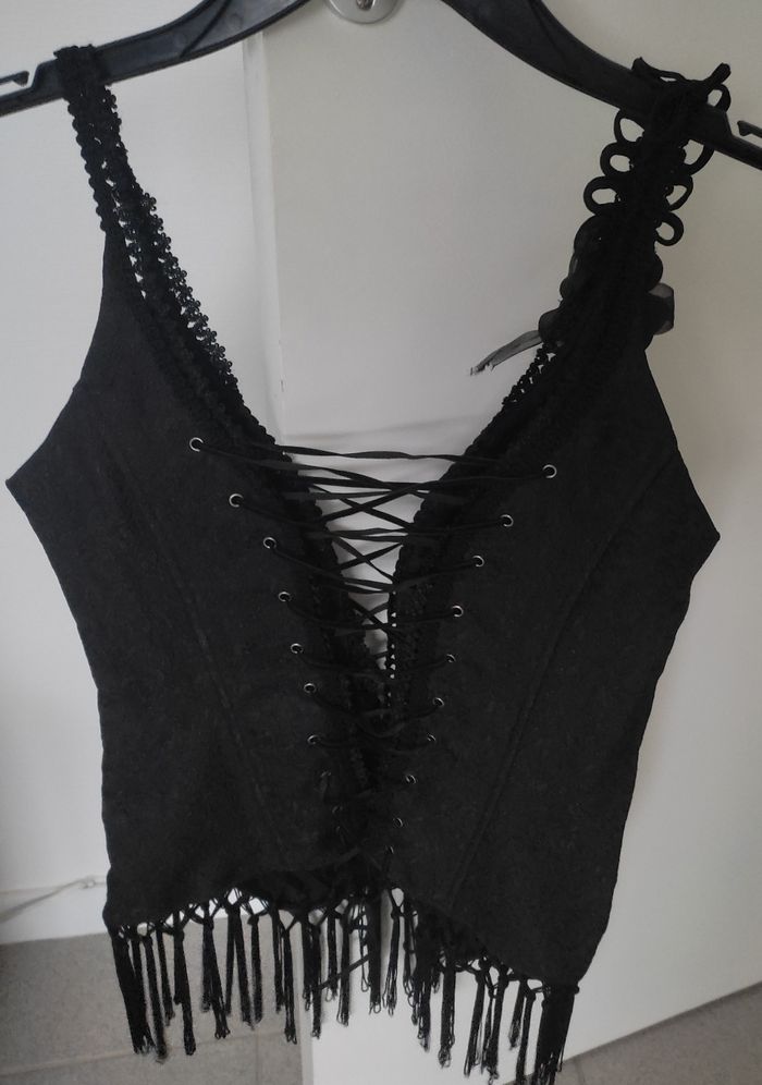 Corset noir à lacets
