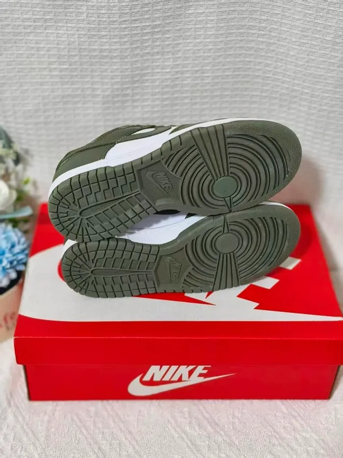 Nike Dunk Low 'Medium Olive White' - Taille 40 - photo numéro 5