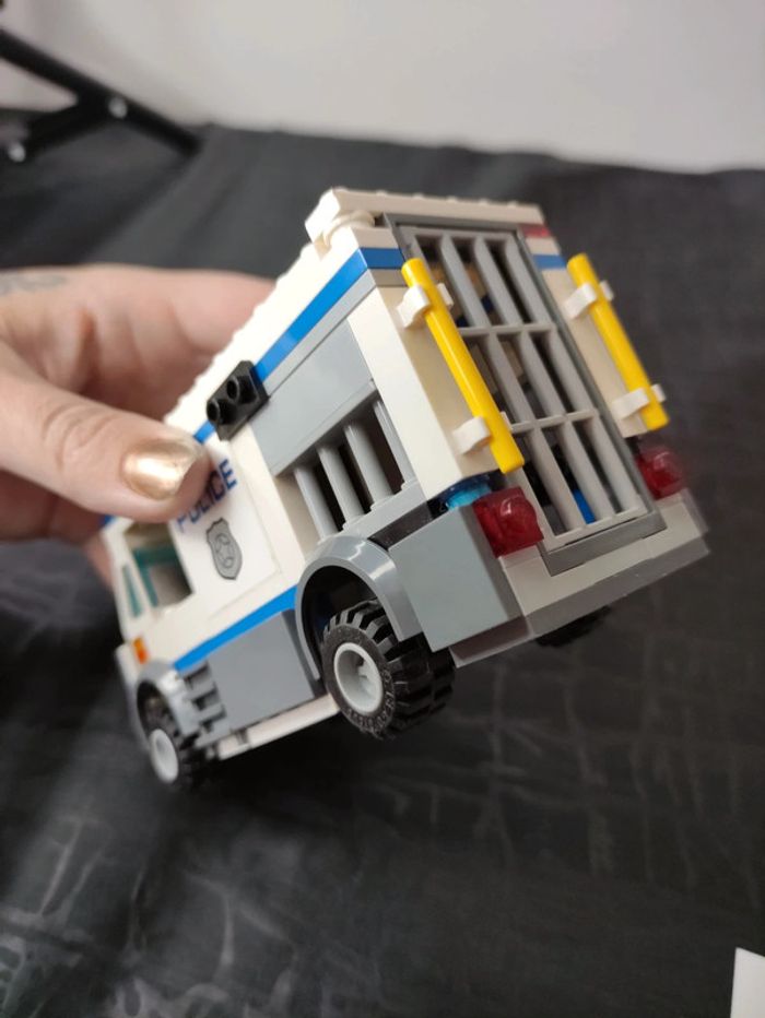 Fourgon de police LEGO - photo numéro 6