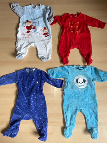 Lot de 4 pyjamas taille 3 mois