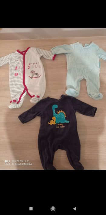Lot pijama taille 1 mois