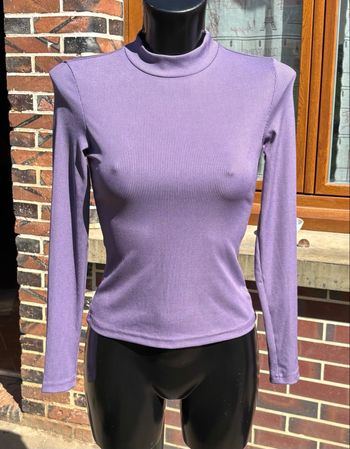 💜 T-shirt col montant violet – Taille XS (34)