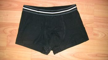 Boxer noir taille 10/12 ans