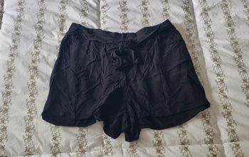 Short noir fluide