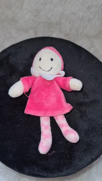 Petite poupée peluche rose secours populaire