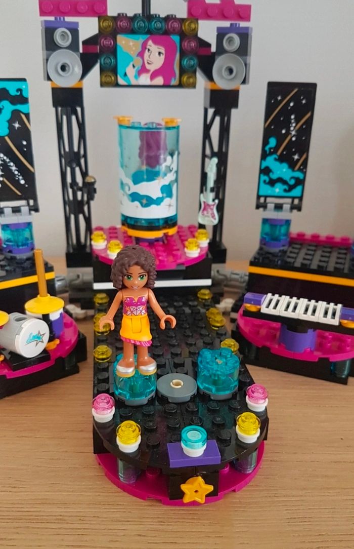 Lego friends 
La scène de la chanteuse
Excellent état 
Complet
Set 41105 - photo numéro 4