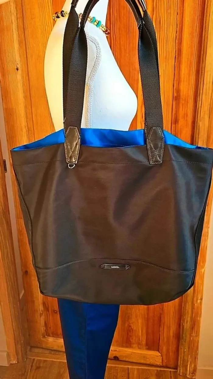 Sac Lancel réversible noir et bleu - photo numéro 2