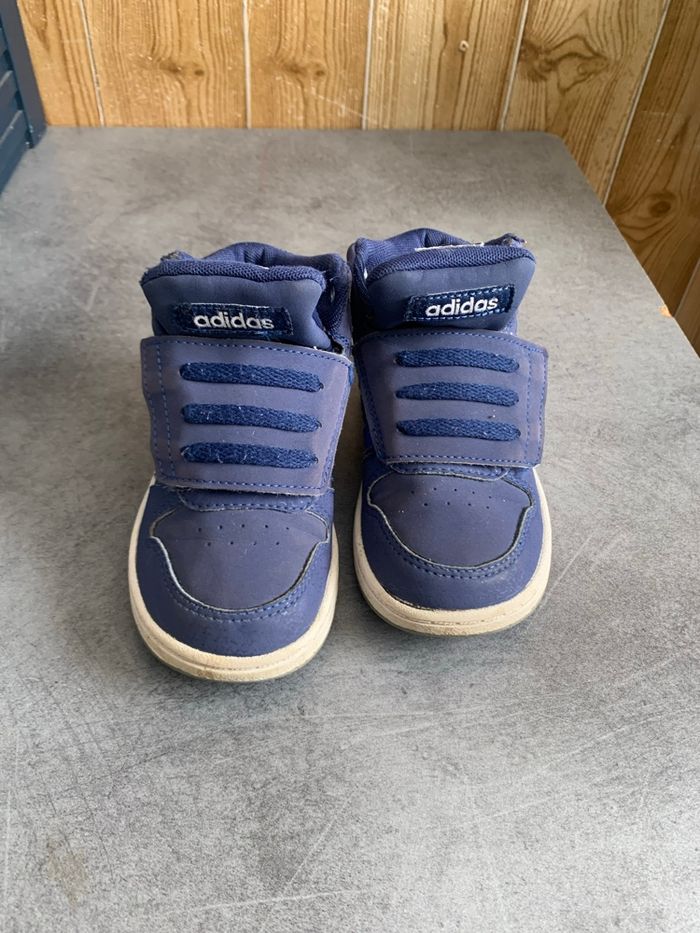 Baskets taille 25 + autre - photo numéro 1