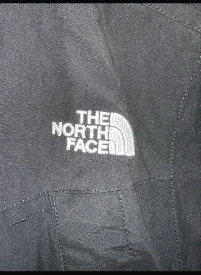 Parka noir et blanche très chaude intérieur sherpa capuche amovible The North Face - photo numéro 2