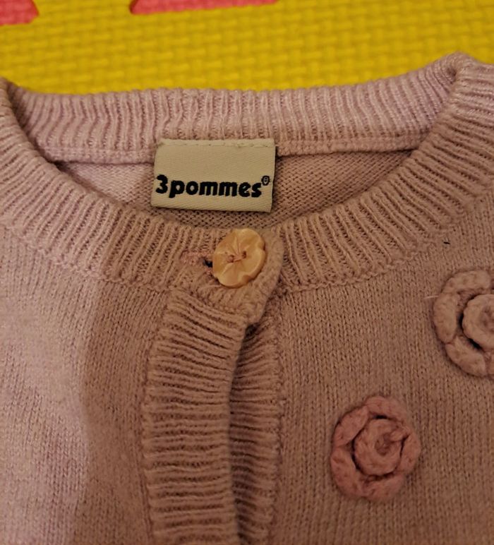 Gilet cardigan lilas fleurs, 3 pommes, taille 12 mois (74 cm) - photo numéro 3