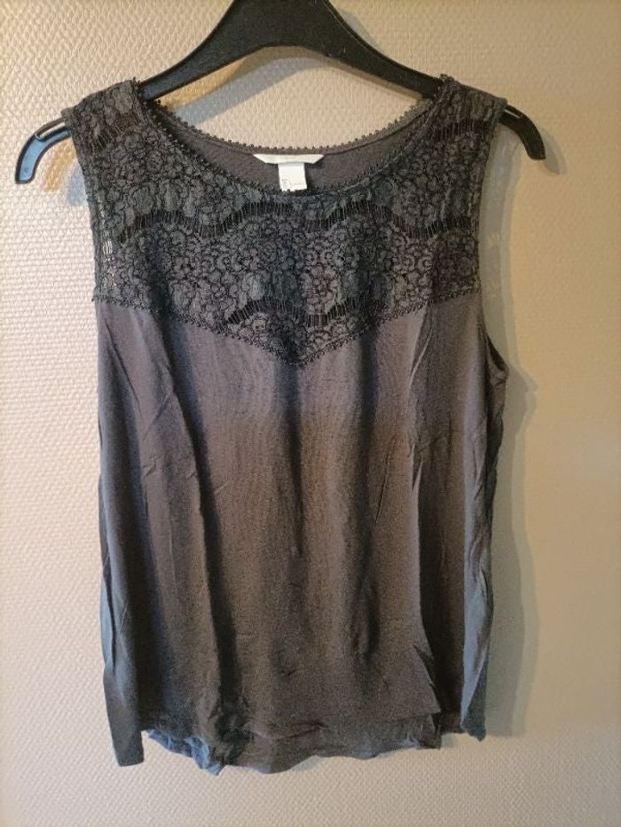 Débardeur gris dentelle