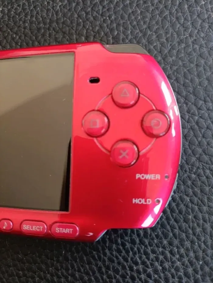 PSP 3004 Slim Rouge Radiant Red Sony - photo numéro 3
