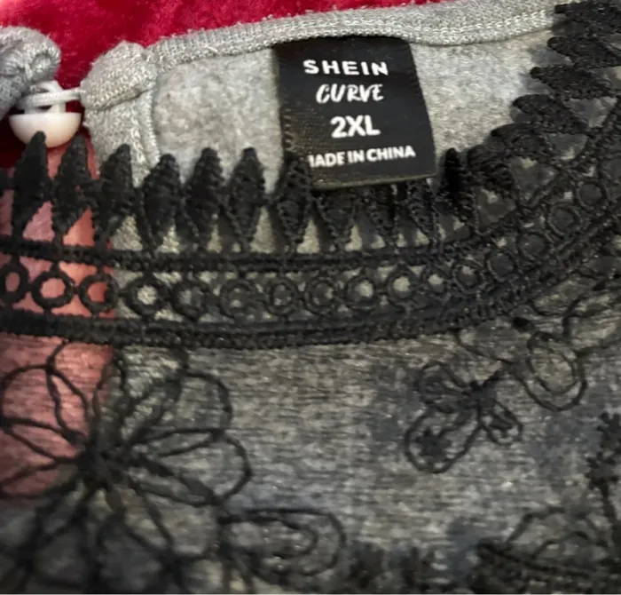 Pull gris à dentelle - photo numéro 5