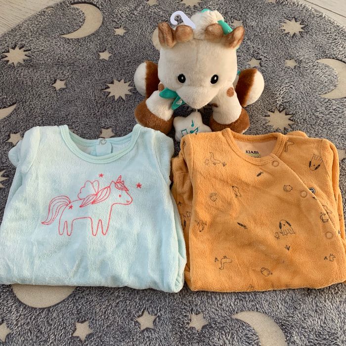 Lot 2 pyjamas très bon état 1mois