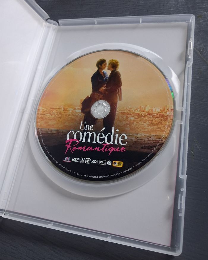 DVD | " Une Comédie Romantique " avec Alex Lutz 🌸🌾 - photo numéro 3
