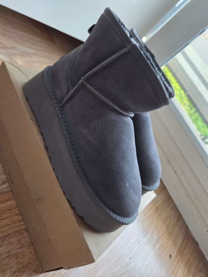 Bottine ugg grise neuve 39 - photo numéro 2