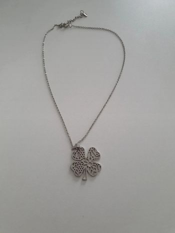 Collier trèfle à 4 feuilles neuf