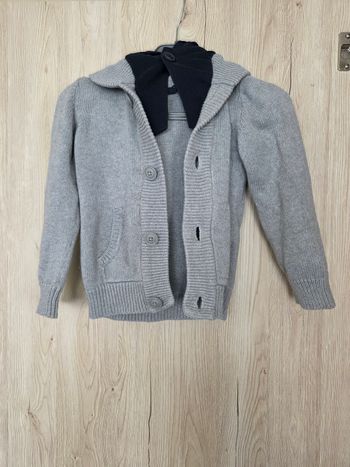 GILET GARÇON À CAPUCHE  BIEN  ÉPAI KIABI TAILLE 5ANS