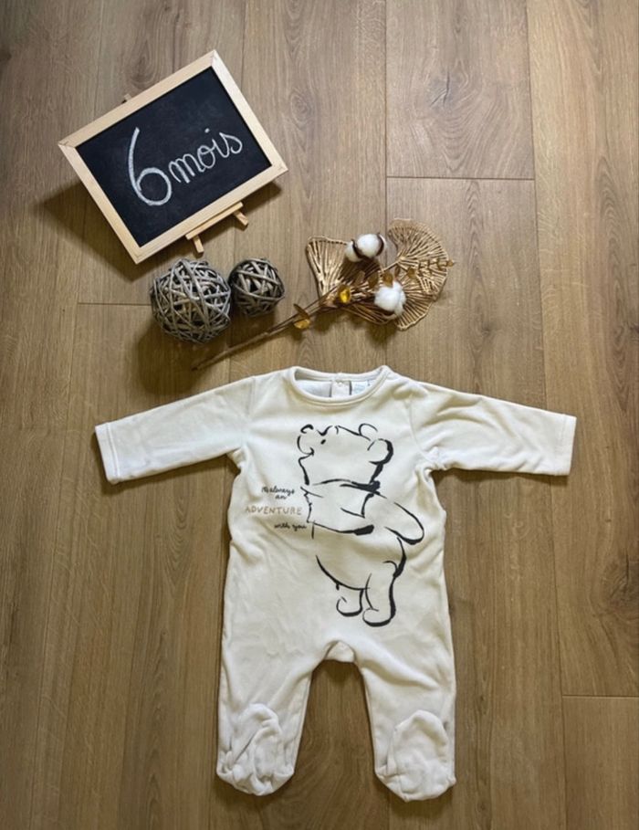 🐻 Pyjama velours Disney Baby 6 mois – Winnie l’ourson ivoire
