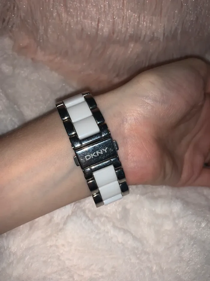 Montre en céramique blanche et acier cadran strass DKNY - photo numéro 3