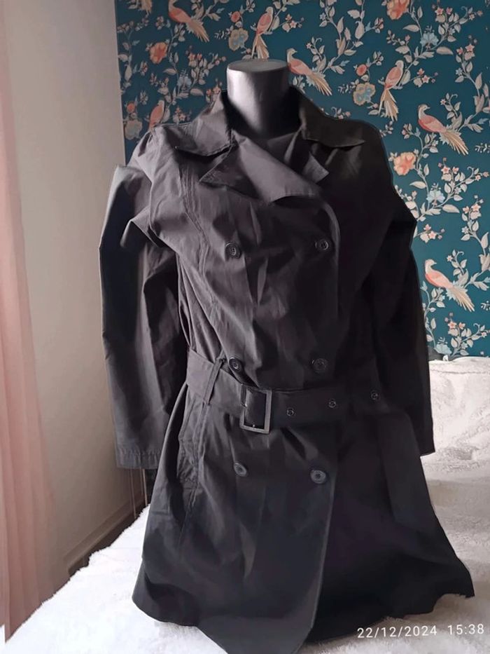 Trench-coat