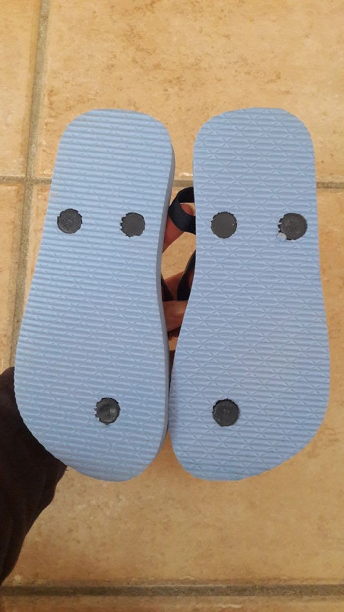 Tongs bleu à motifs pointure 29/30 - photo numéro 2