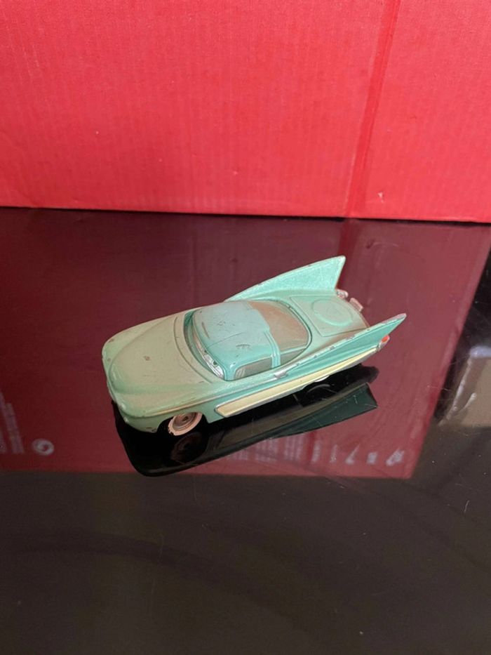 Voiture Cars Flo Yeux Lenticulaire Disney Pixar Mattel