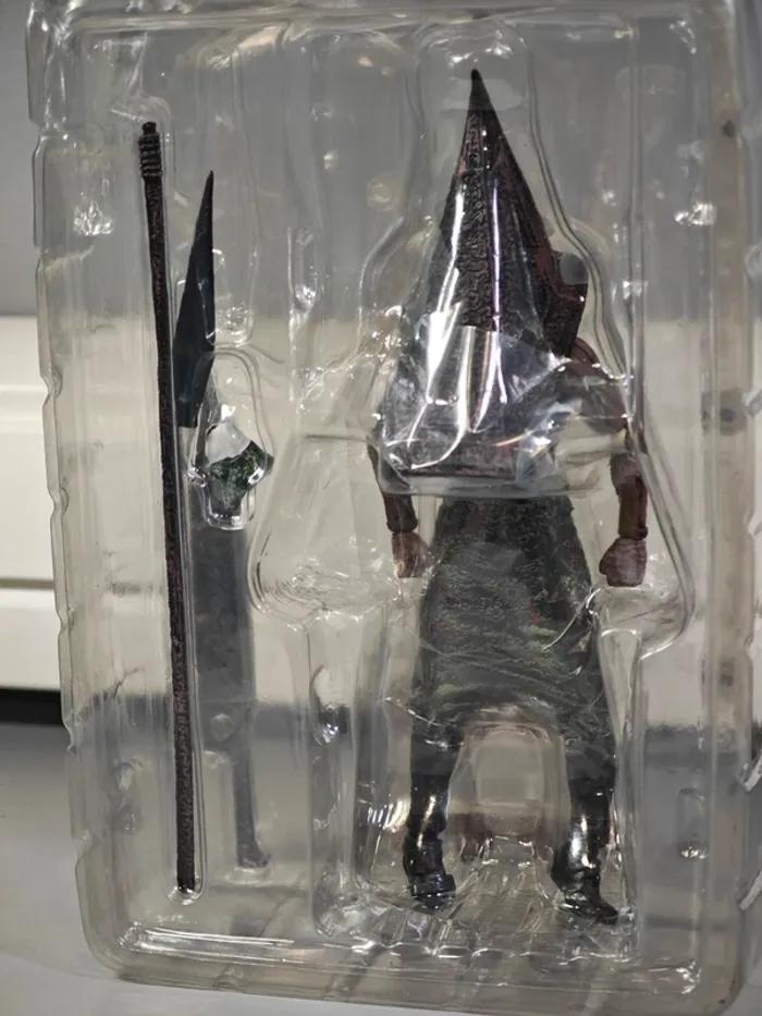 Figurine Silent Hill Pyramid head 18cm Neuve en boîte - photo numéro 7