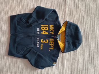 Gilet à capuche  T 4 ans