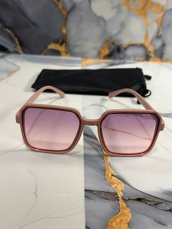 Lunettes de Soleil Fantaisie Rose Lila Neuves
