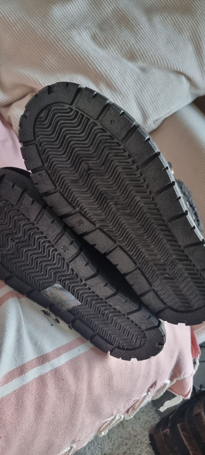 UGG  Fourees  noir  taille 38 Neuves - photo numéro 5