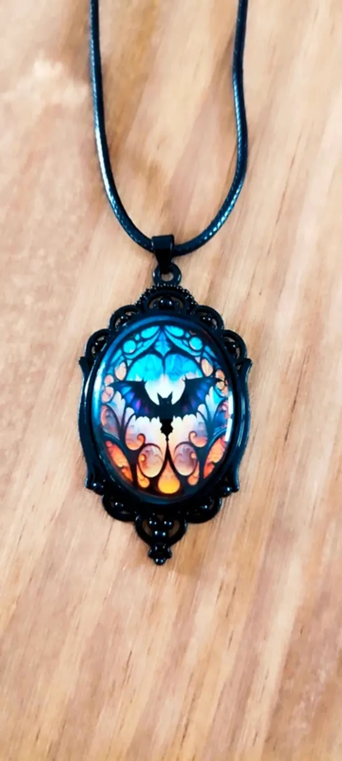 Collier avec pendentif ovale en verre - photo numéro 2