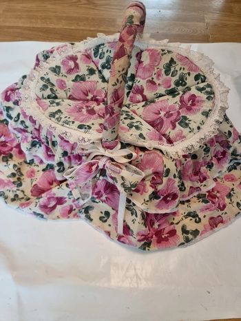 Panier en osier vintage fait main avec son couvercle matelassé