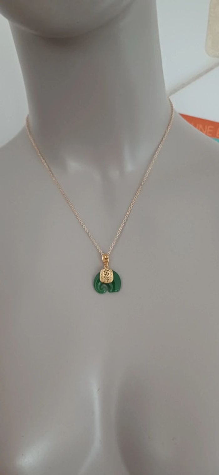 Collier éléphant pierre