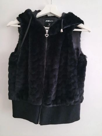 Veste sans manche à capuche Taille XS fausse fourrure