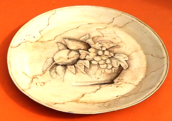 Plateau de service tôle peinte  Décor panier à fruits sur fond beige à effet marbré