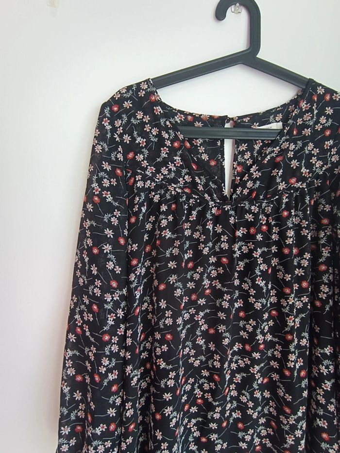 Robe col V noire à motifs fleurs Taille S Garance En très bon état