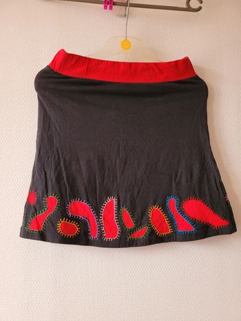 Jupe noir et rouge taille L