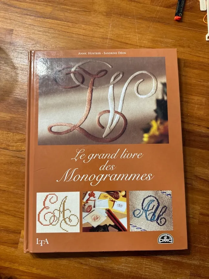 Livre le grand livre des monogrammes