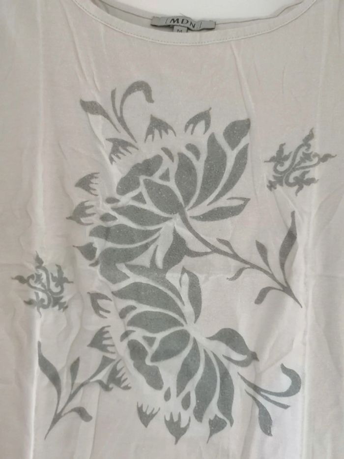 Tee-shirt porté une ou deux fois comme neuf taille M - photo numéro 2