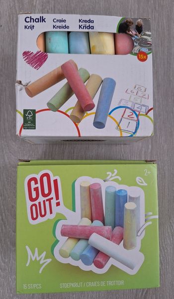 2 boîtes craies de trottoir