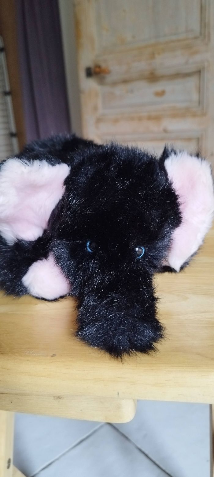 Peluche éléphant. Daniel Kolton. Très bon état