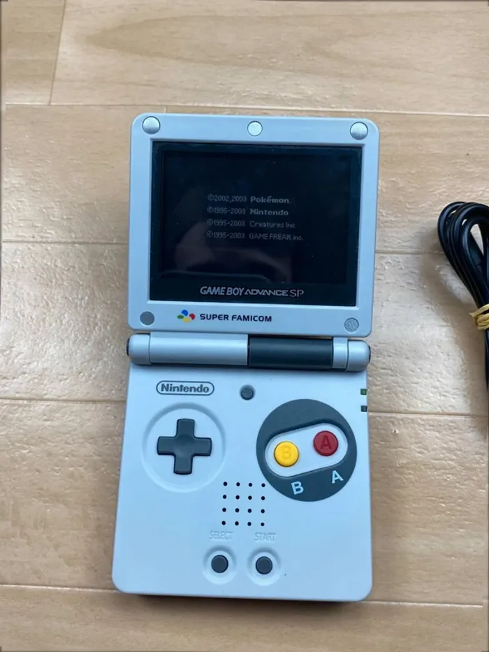 Nintendo Game Boy Advance SP - Super Famicom - Très bon état - Envoi Rapide - Garantie 6 Mois - photo numéro 5