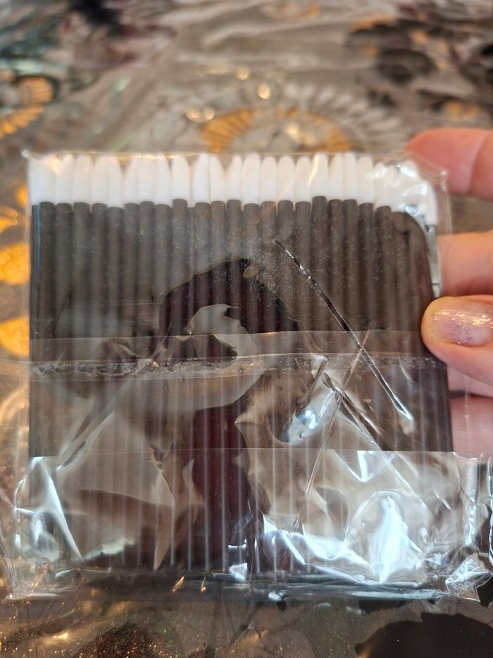 Applicateur de maquillage à pointe éponge jetable  Pinceaux de maquillage pour les lèvres neuf 
prix 1 euro 50