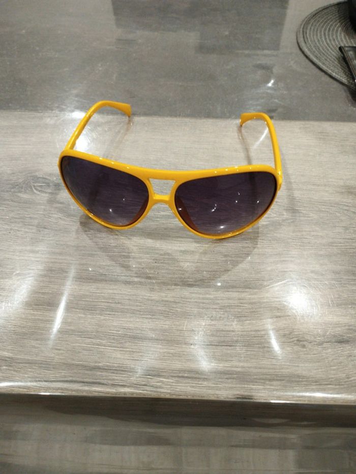 Lunettes de soleil - photo numéro 2