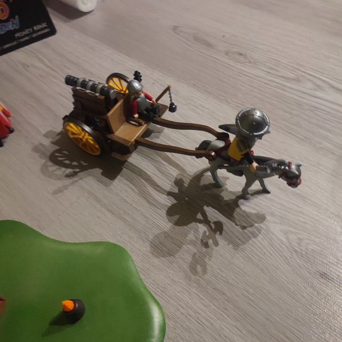 Playmobil 5168 tournoi des chevaliers avec canon pied épouvantail cassé manque épée noir hache manche jaune ceinture enfant - photo numéro 3