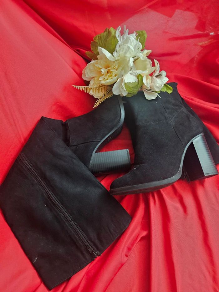 Bottes a talons noire effet daim, Primark, pointure 40 - photo numéro 2